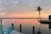 Matlacha Waterfront Retreat: Dock & Hot Tub! - Wifi