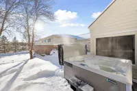 Luxe Long Lake Home w/ Pool, Game Room & Courts! - Biệt thự