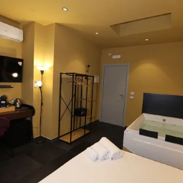 Noah Gate Hotel & Suites