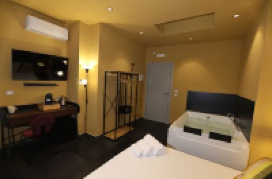 Noah Gate Hotel & Suites