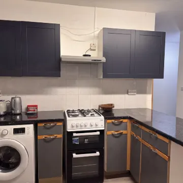 Cozy Guest Room 2 in Morden Hotels near Tooting