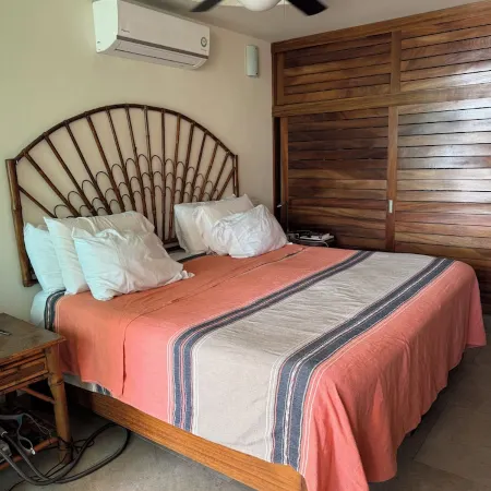 Bella Vista--Spectacular Views of Zihua Bay from 1-BR Condo above Madera Beach