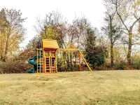 Private Beautiful Home - Family Friendly - 1 min. Walk to Candlewood Lake 新費爾菲爾德酒店