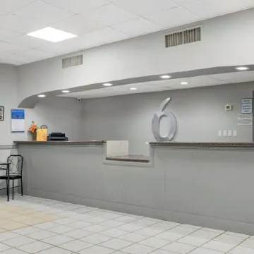 Motel 6 Chickasha, OK