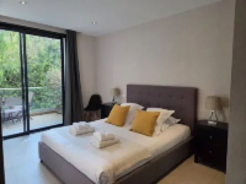 Hôtel Particulier Cassis - Hpc Suites Cassis Centre - Parking Securisé & Piscine Chauffée Hotels in Cassis