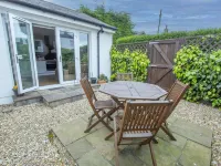 Helena Cottage Hotels in Leven