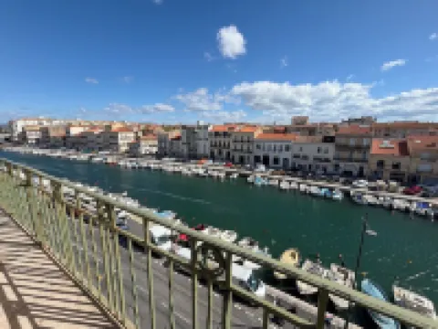 Valmons - Auprès du quai