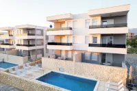 Meridian Pool Residences - 3 tähden