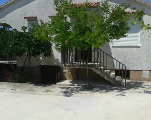 Apartment Branko Hotels in Vinisce