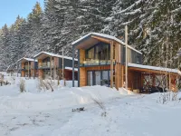 Luxe Timber Lodge & Yoga Loft - parking