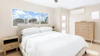 Seal Beach Escape by Avantstay Modern Home + Fireplace Prvte Courtyard + Walk to Beach + Dining - Wifi