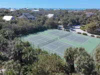 Captivating Cabana – Luxury Home, Boat Slip, Golf Cart, Pool, Pickleball, & Club 卡普蒂瓦住宿飯店