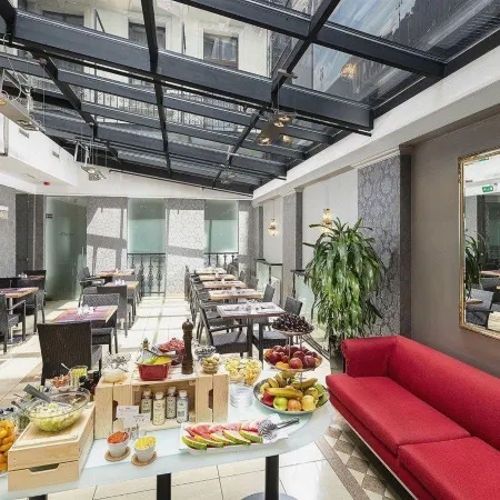Hotel Bristol Budapest Отели рядом с достопримечательностью «Вархеги Кастл Хилл»