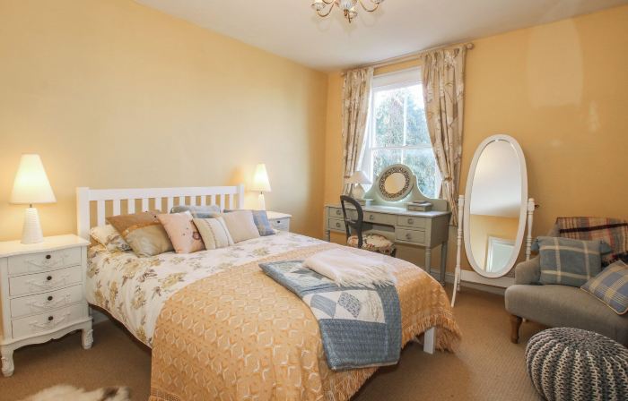 10 Upper Linney