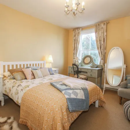10 Upper Linney
