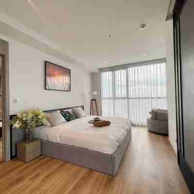 31st Floor 2 Bed Room Sea View Gem - Rare Unit Rooms