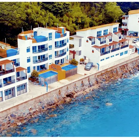 Geoje Black Pearl Marina Resort Отели рядом с достопримечательностью «Скала Синсондэ»