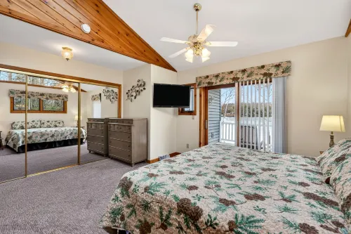 Sandy Shores 2 Bedroom Hotel Room by RedAwning - Parkering