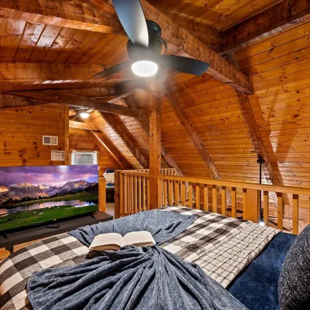 Hot Tub View Pool Table Fireplace Honeymoon