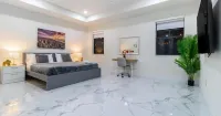 New Vibrant Villa - Heat Pool -Pickeball - Villas
