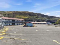 Canadas Best Value Desert Inn & Suites - Motels