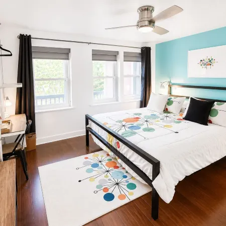 House 5863- Chicago's Premier Bed and Breakfast