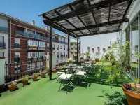 Noches en Triana Hotels near Palacio Manara