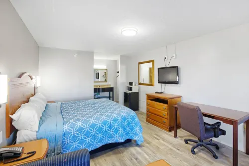 Adams Inn - Motels