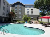 La Quinta Inn & Suites by Wyndham Birmingham Homewood Hotels in Homewood