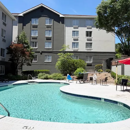La Quinta Inn & Suites by Wyndham Birmingham Homewood Отели рядом с достопримечательностью «Стадион «Легион-Филд»»