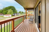 Near Trails & Town! Newly Built Mena Retreat