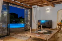 Villa Flor, Exclusive Property with Pool in Stintino