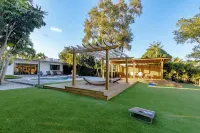 Lakefront Villa ·Tropical Backyard·Kayak·Cool Deck