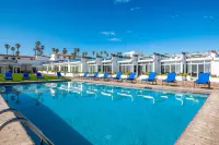 Dog-Friendly Suite with Kitchenette, Heated Outdoor Pool, Hot Tub, Private Patio - con vistas al mar