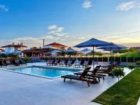 Calma Luxury Suites - Pools