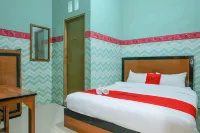 RedDoorz near RSUD Kardinah Tegal - Guest houses