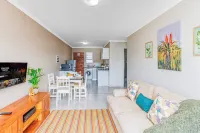 No2 Airville Indigo,9 min Drive to Cresta Mall - Condos