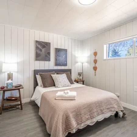 Spacious Pet-friendly Retreat 4BR Grill 5 Beds