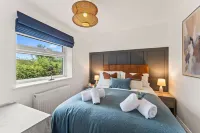 Modern Northwich 3 Bed Sleeps 6 With Free Parking - Wi-Fi
