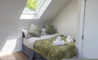 Spacious 3BR Flat Sleeps 7 in Greenford - Wifi