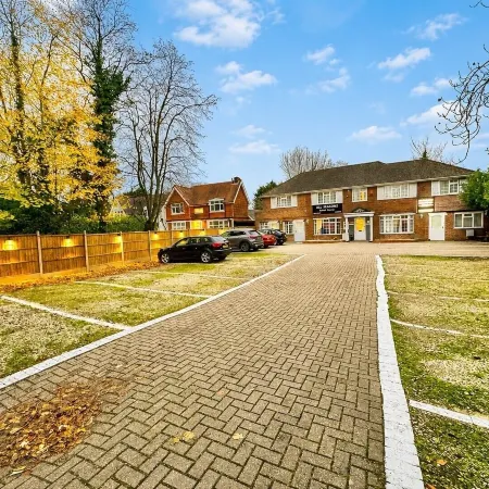 All Seasons Guest House Gatwick & Airport Parking