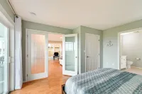 Beachfront Westport Home w/ Deck! - Wifi
