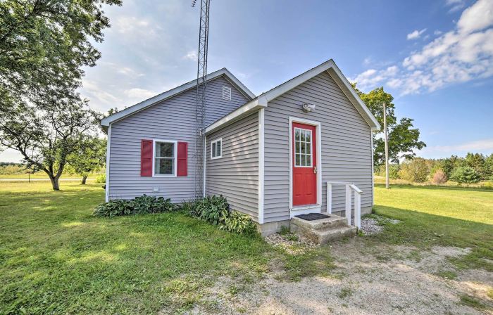 Pet-Friendly and Peaceful Northern Michigan Gem