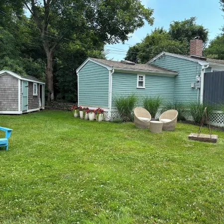 Cozy Cottage 1.5 mi. To Third Beach.