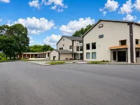 COUNTRY HOST INN - Inns
