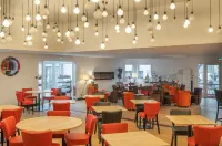 Le M Hotel & Spa Honfleur - فطور