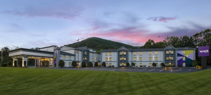 Spark by Hilton Asheville Blue Ridge Parkway Hotels in Buncombe County