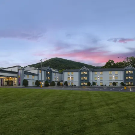 Spark by Hilton Asheville Blue Ridge Parkway