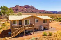 Stunning Utah Home ~ 30 Mi to Zion Nat'l Park - parking