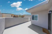 One Lux Stay Coastal 2BR Retreat Near the Beach - Kitchens